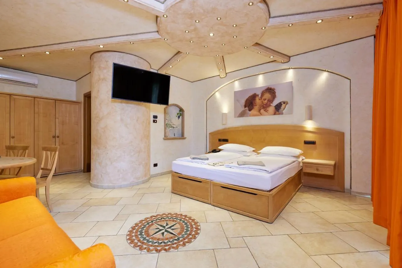 Hotel Al Rio Se Limone sul Garda 3*,